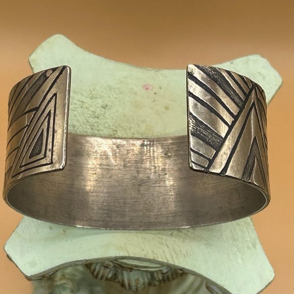 Vintage Modernist Hand Wrought Silver Tone Wide Cuff Bracelet Rustic Boho - Picture 4 of 6